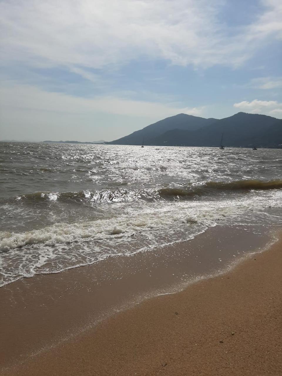 Pe Na Areia, Casa Na Praia De Frente Para O Mar Florianópolis Esterno foto